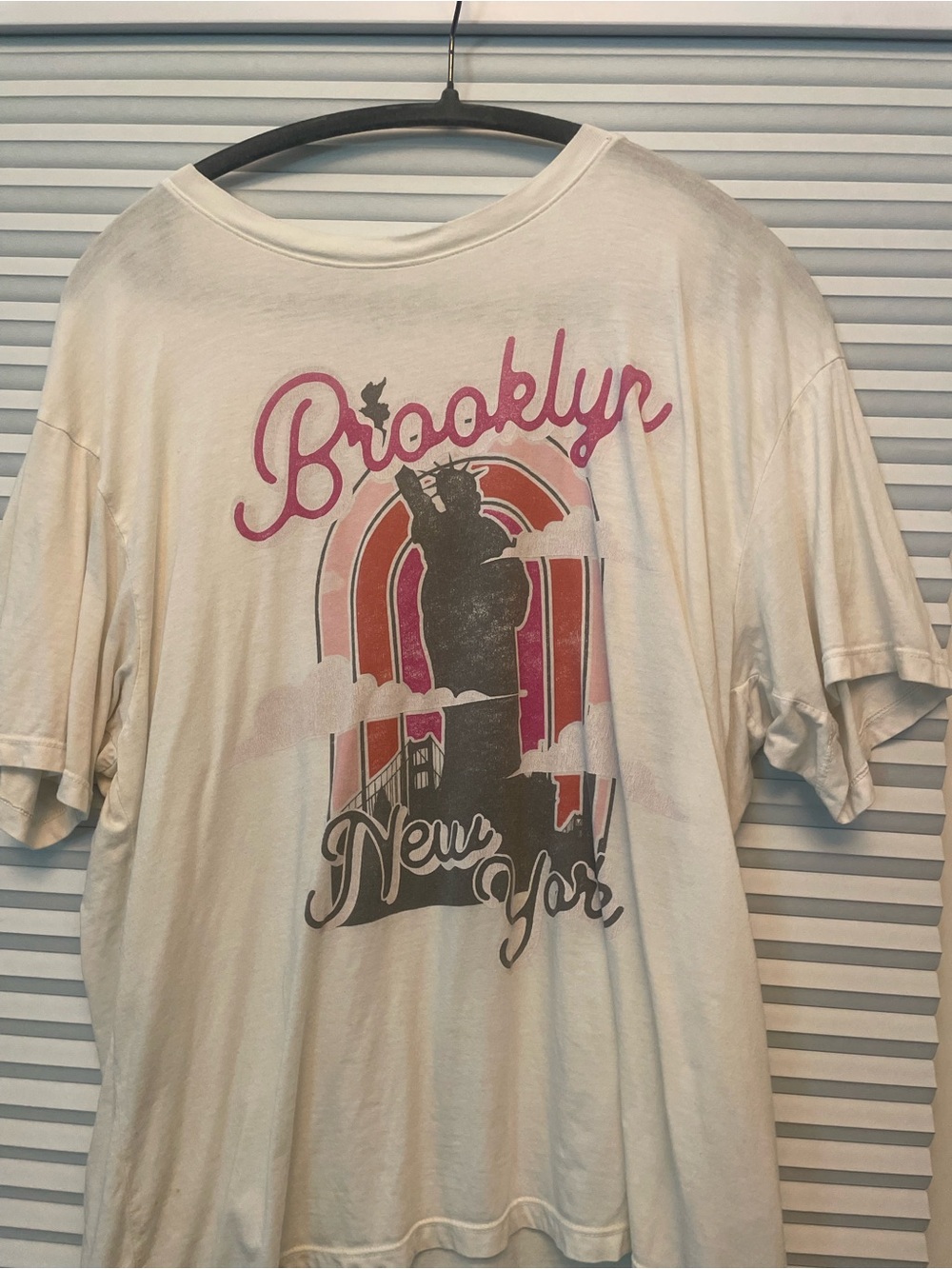 Let luv by  anthropologie Brooklyn New York Graphic Tee Cream Pink & Red Print M
